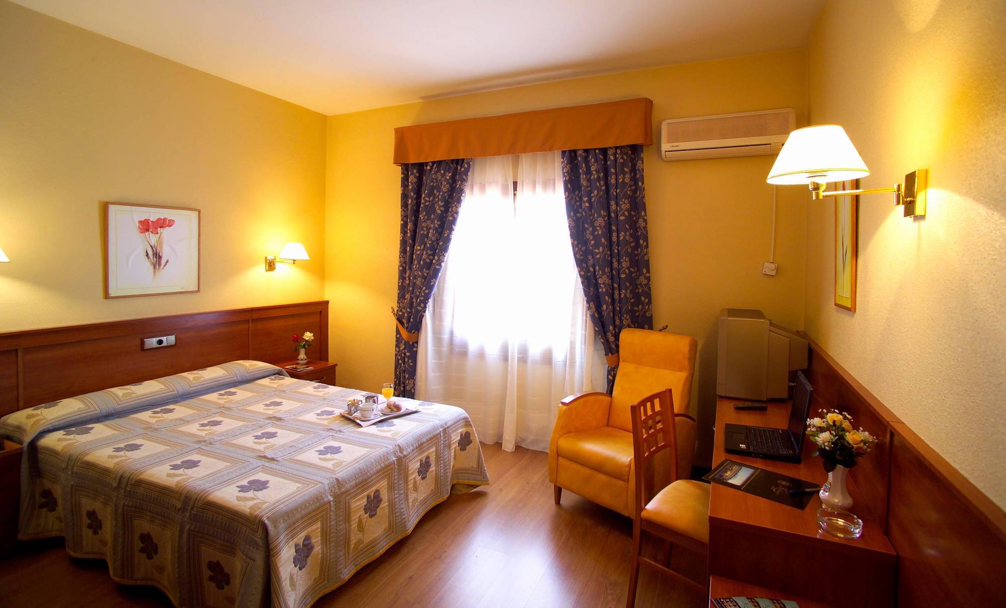 Hotel Zodiaco Bailén Room photo