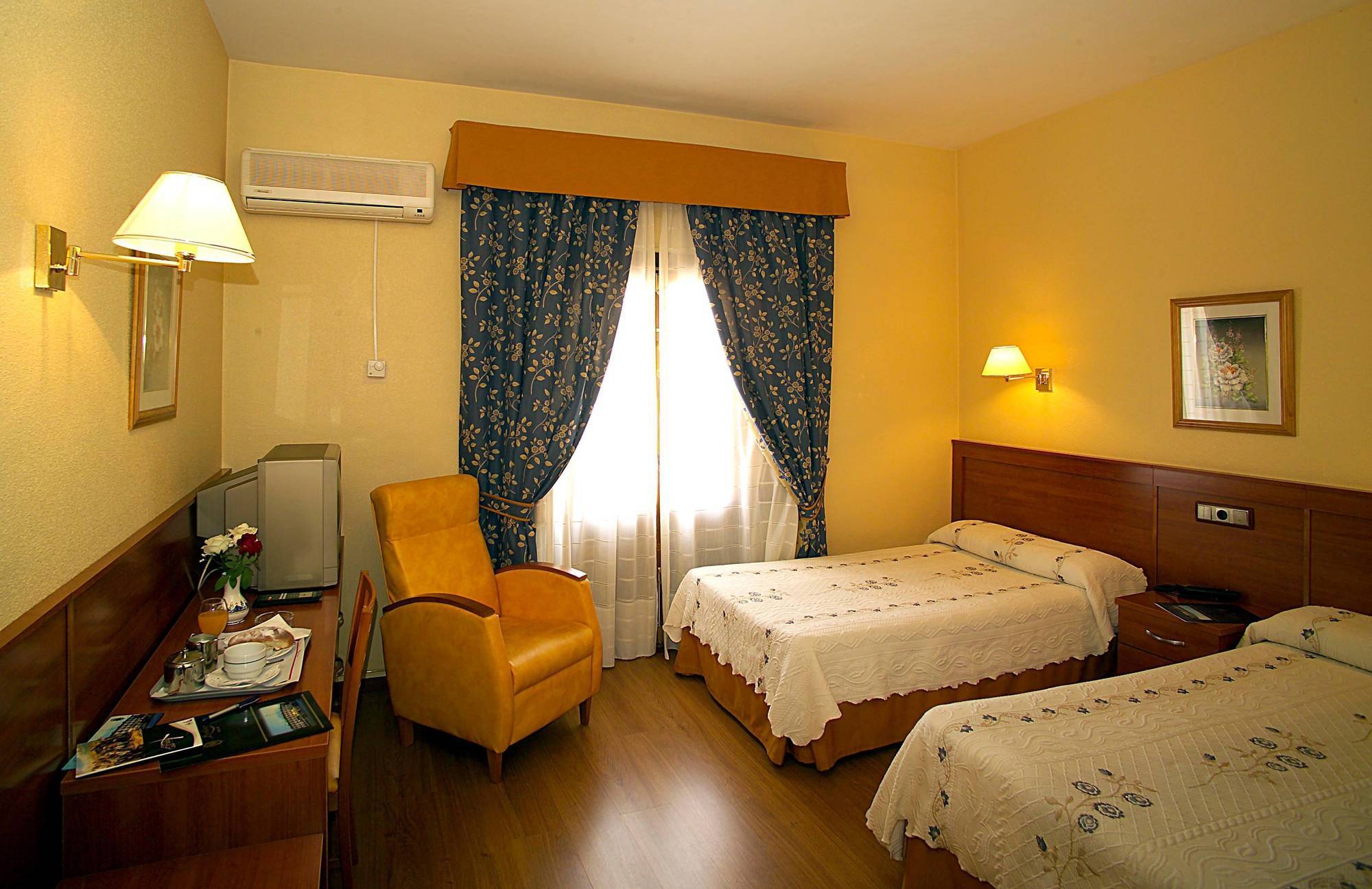 Hotel Zodiaco Bailén Room photo
